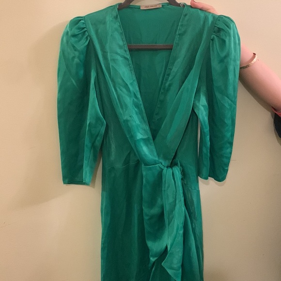 Green satin wrap dress - Picture 2 of 5